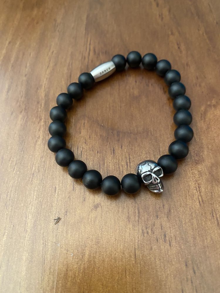 Pulseira unissexo de caveira da marca Zarco