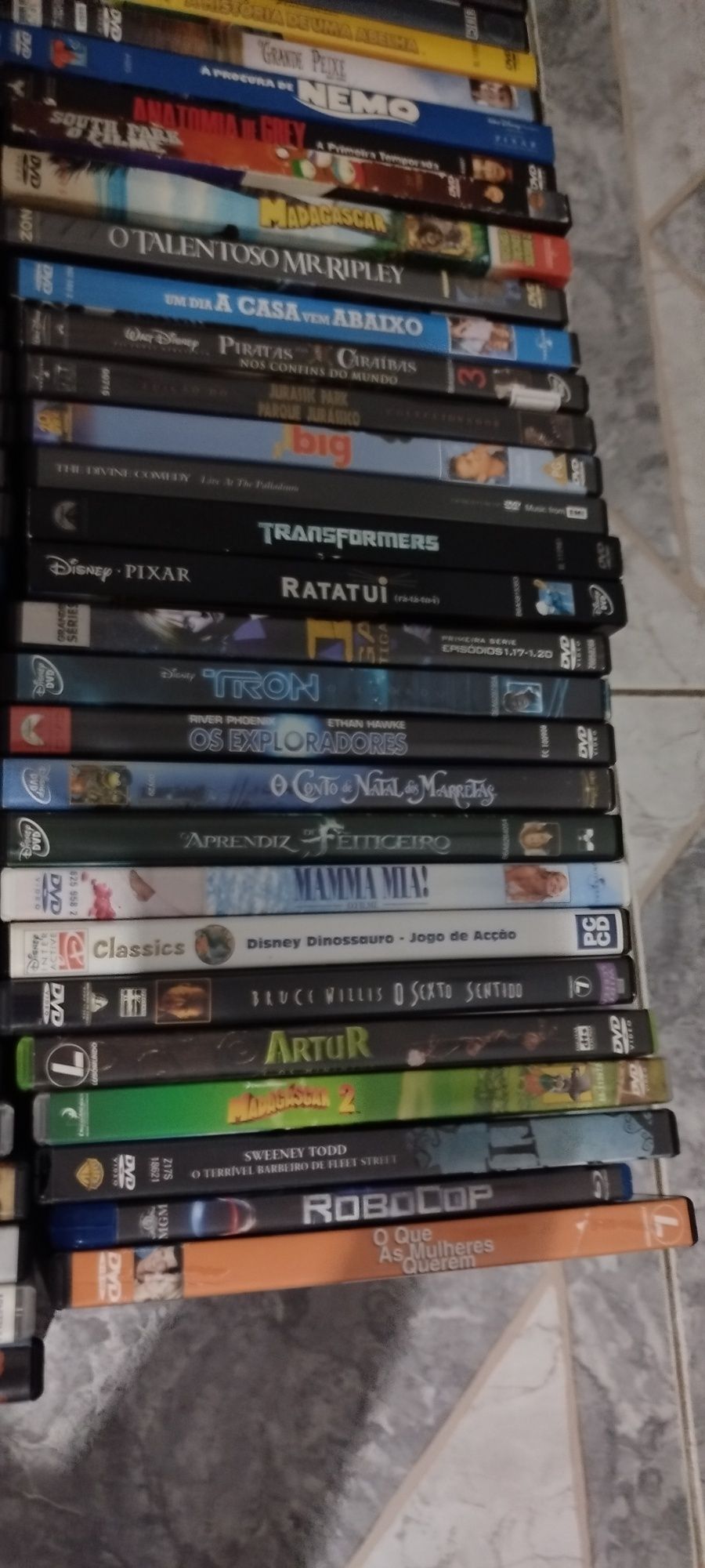 LOTE de 71 DVD’s ORIGINAIS em ótimo estado!