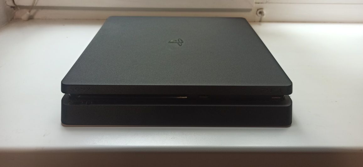 Playstation 4 slim + игры