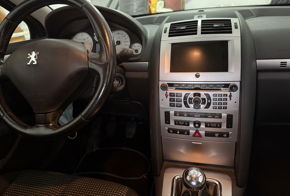 Peugeot 407 cinza claro