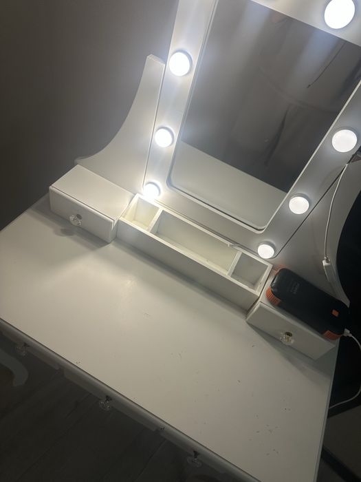 Стол визажный + стул для девочки