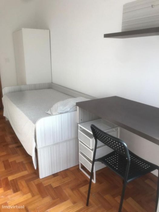 249396 - Quarto com cama de solteiro em casa...