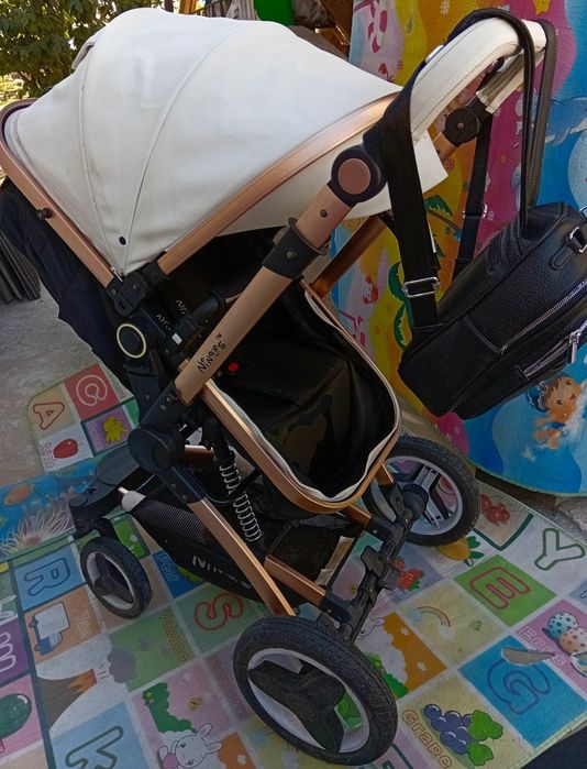 Продам детскую коляска Ninos 3 блока с автокреслом супер легкая.