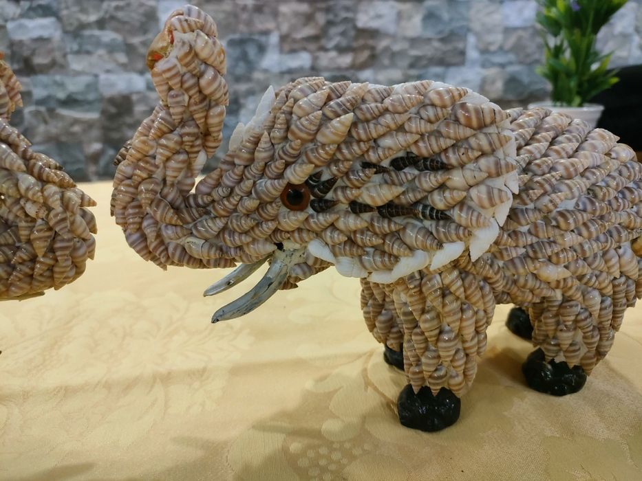 Elefantes de conchinhas, NOVO, artesanato, Um par.