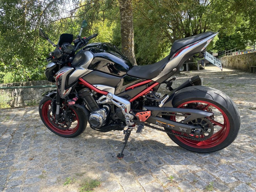 Kawasaki z900.