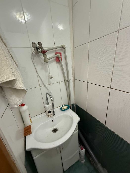 Продается действующий магазин. Хорошее место. Славянск.