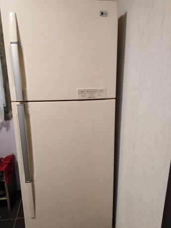 Шикарный холодильник LG двухкамерный