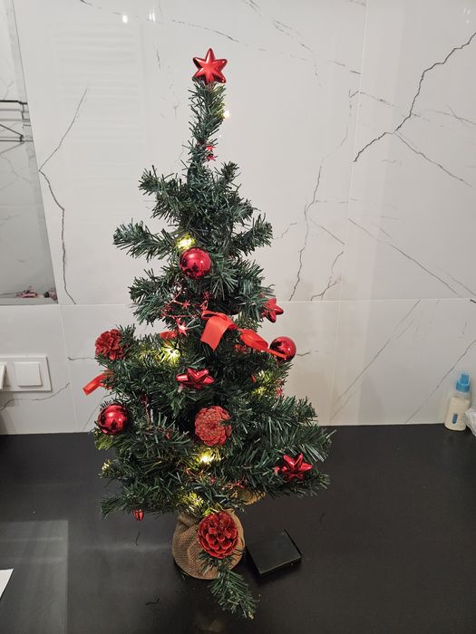 Choinka ze światełkami na baterie