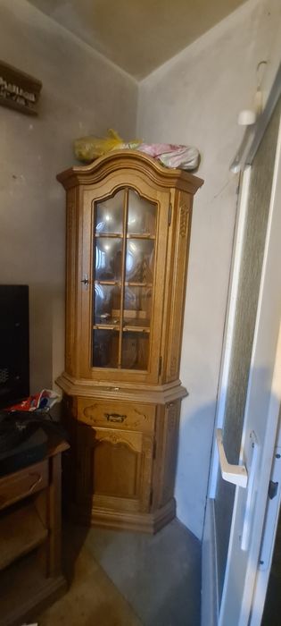 Kredens Narożnikowy z witryną