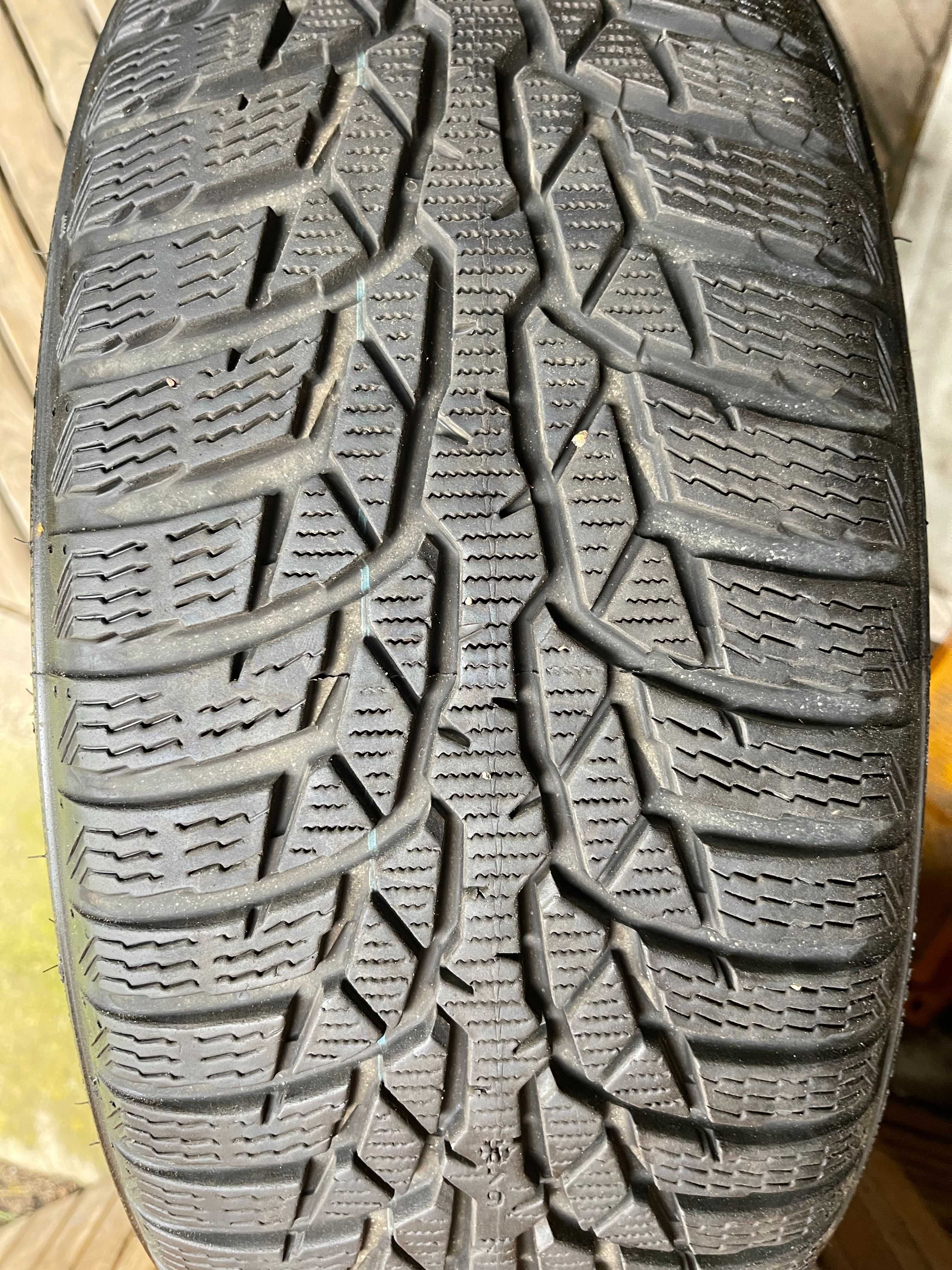 Sprzedam kola z VW PASSAT B6. Opony zimowe Nokian WR D4 205/55 R16