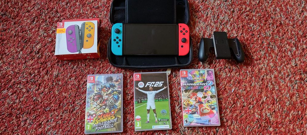 Nintendo switch OLED 3 gry 2 pady ladowarka