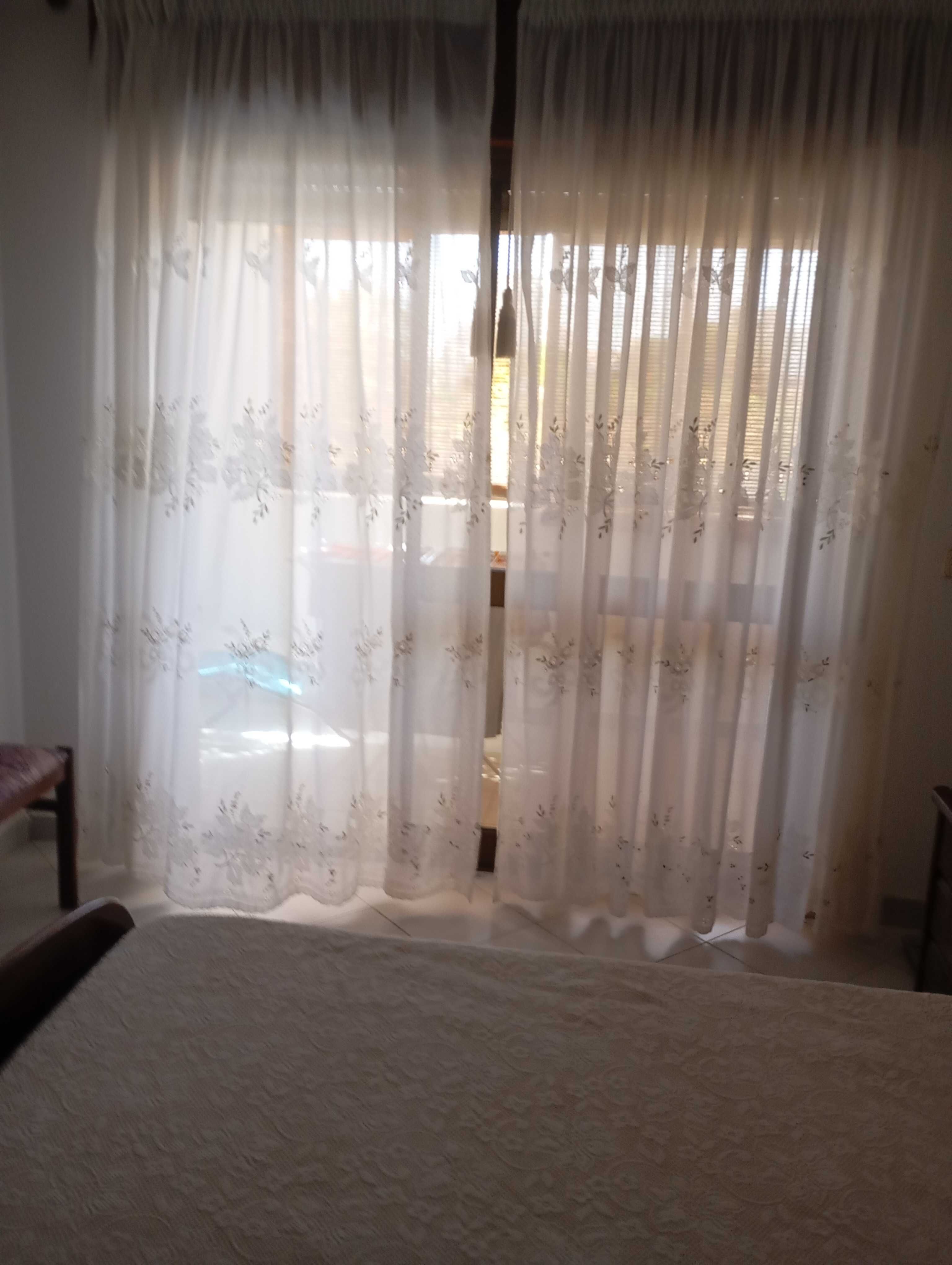 Quarto em zona sossegada. Só para senhora de preferência professora
