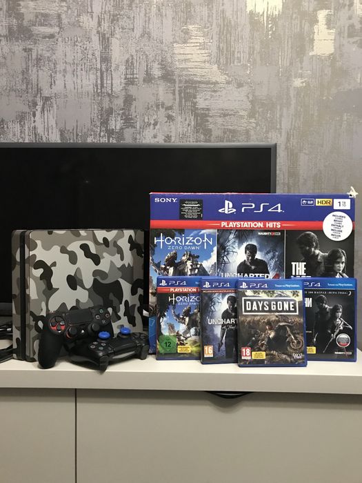 Продам PS 4 Slim 1 TB + 4 игры на дисках