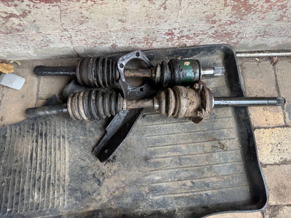 Полуося Мицубиси Л200