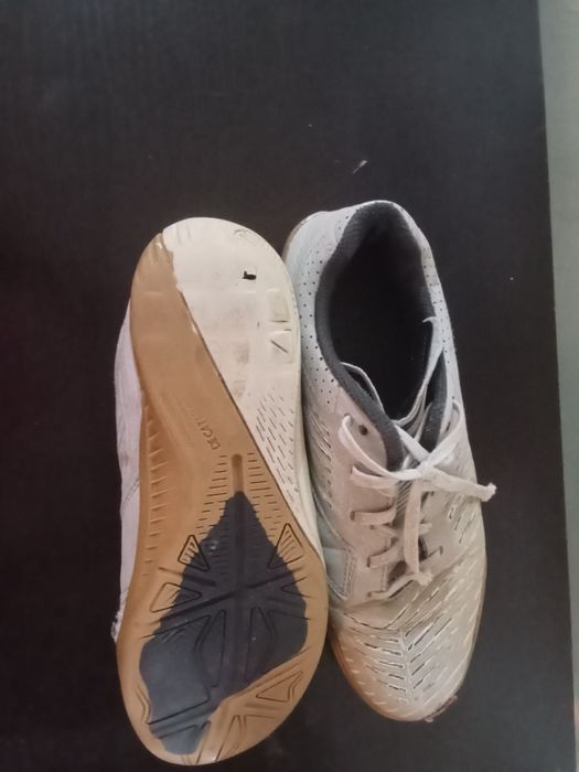 Chuteira tam 40 ....