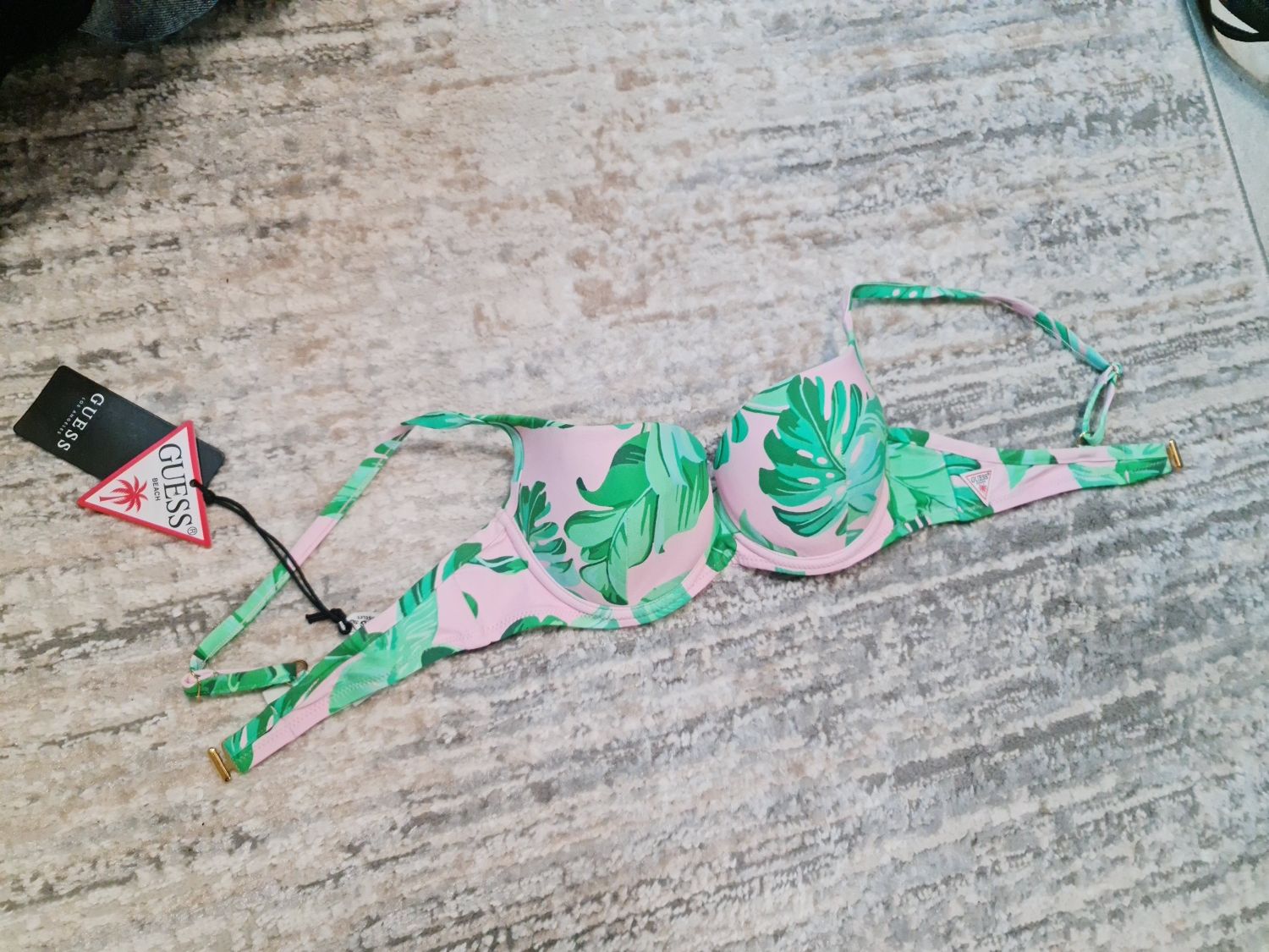 Góra od bikini Guess Beach, 65B