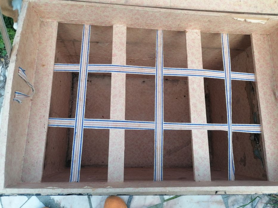 Arca antiga em madeira