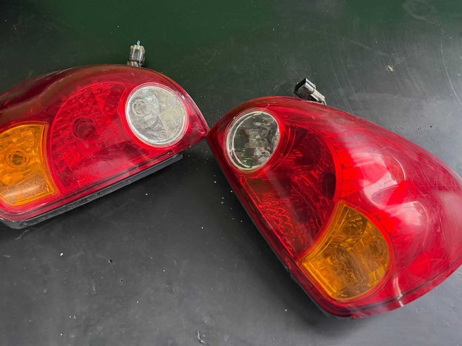 Farolins traseiros - Mitsubishi L200