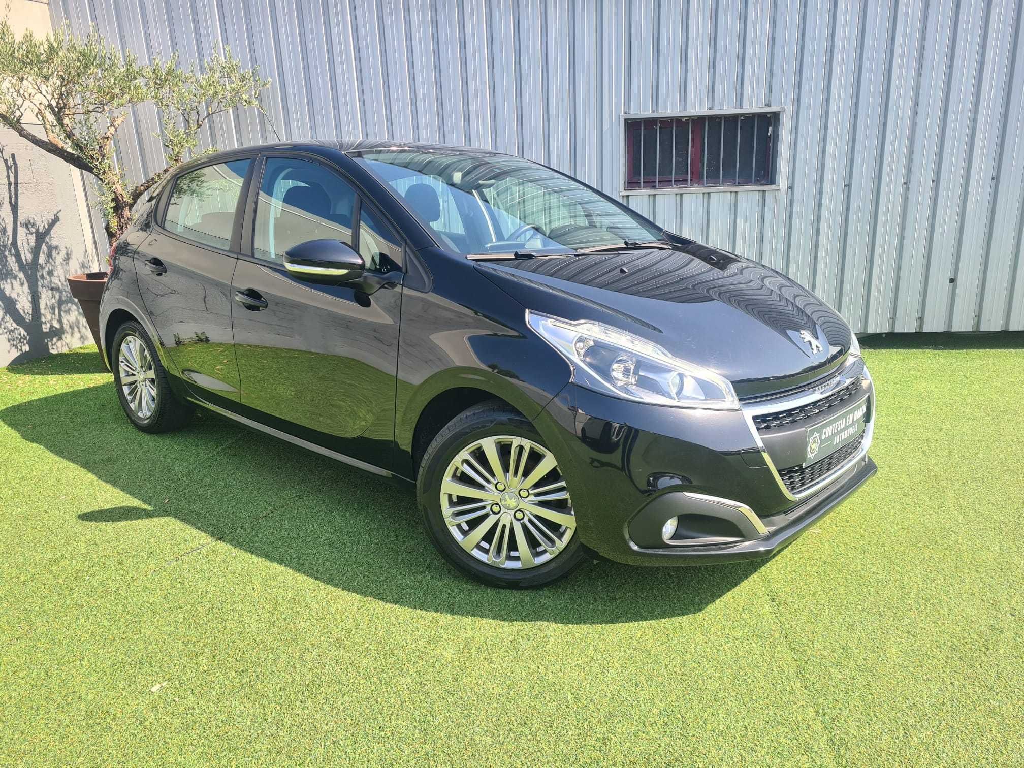 Peugeot 208 1.2 208 1.2 PureTech Signature APENAS 81.000 km