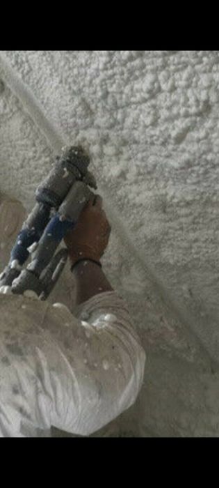 Ocieplania pianką pur poddasza ocieplenie dachu izolacja chlodni