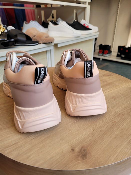 Valentino Sneakersy skórzane na platformie