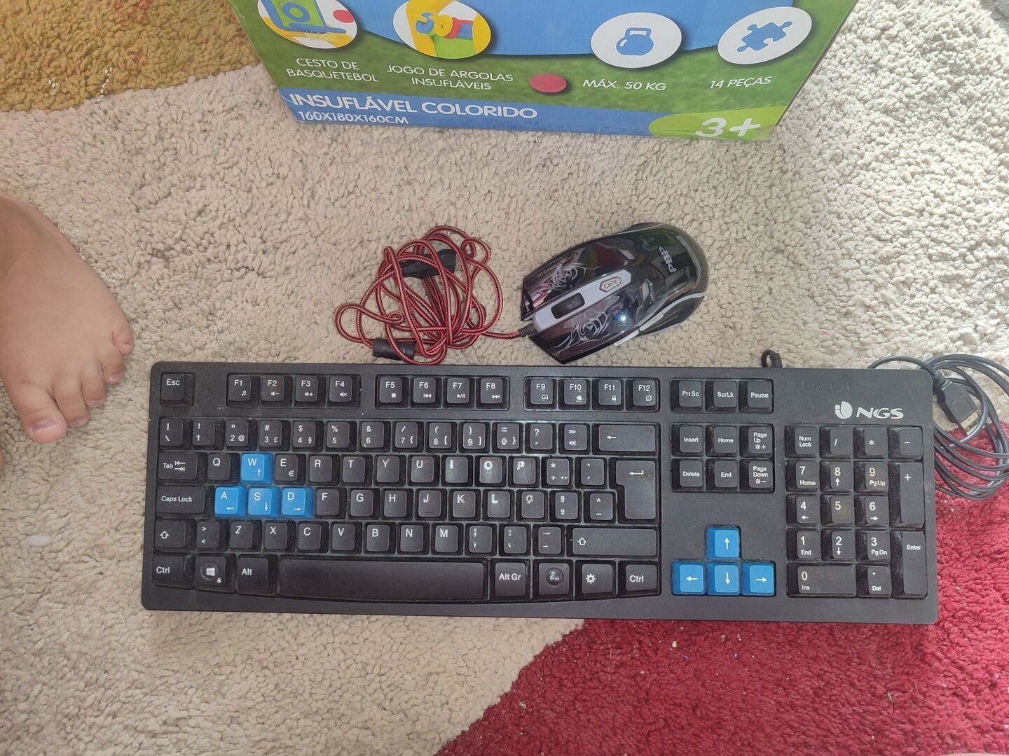 Teclado e rato com luz