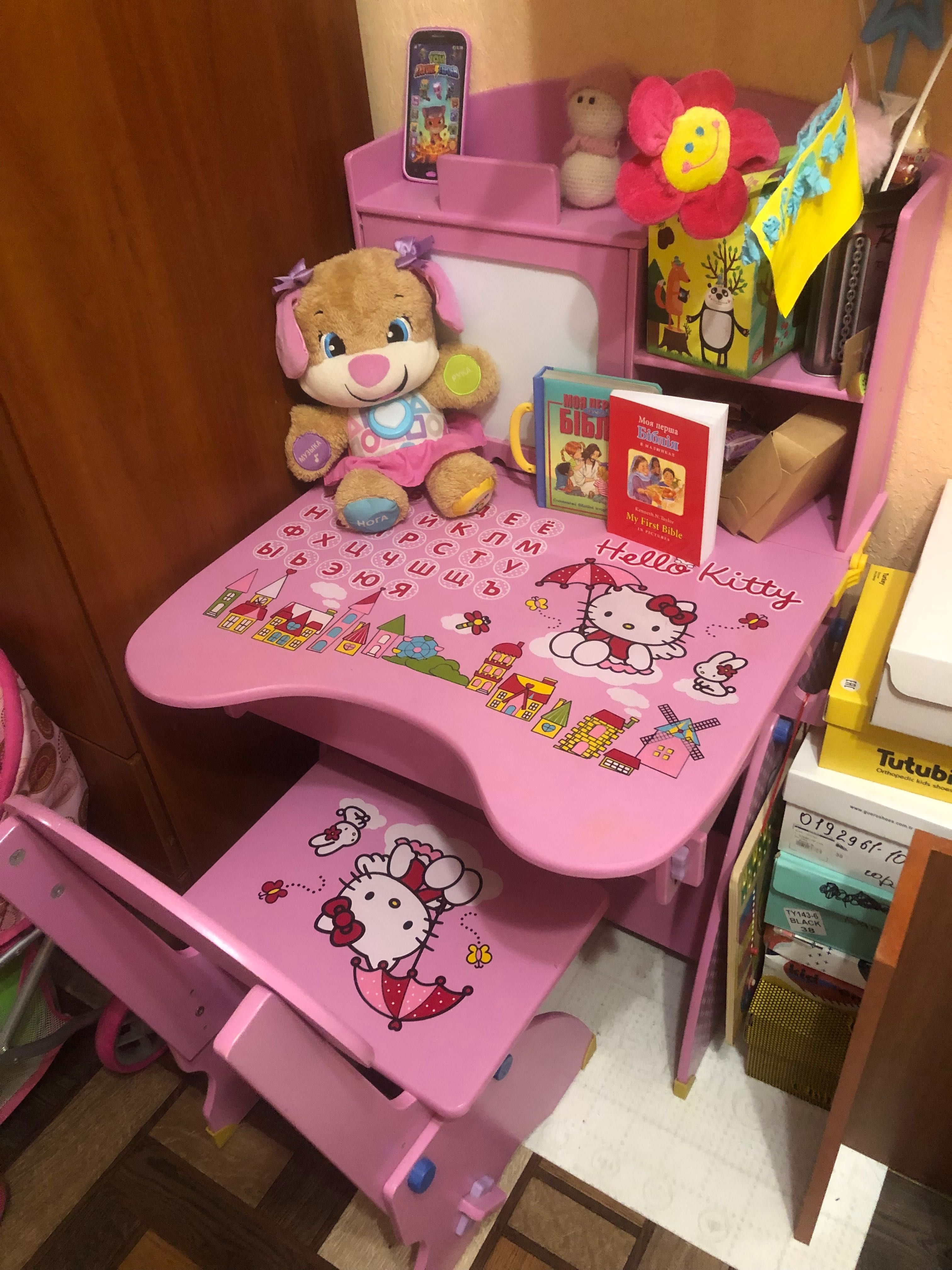 Дитячий стіл та стілець