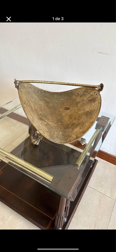 Base para lenha dourado