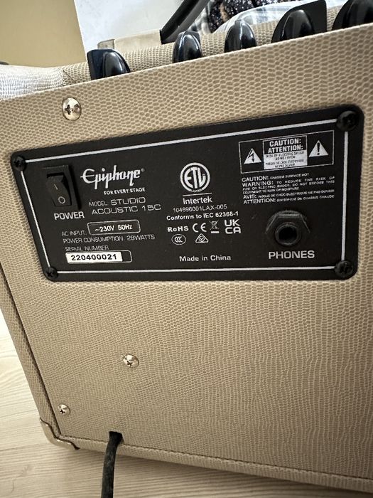 Продам комбопідсилювач,комбоусилитель ,комбик ,комбік epiphone 15w