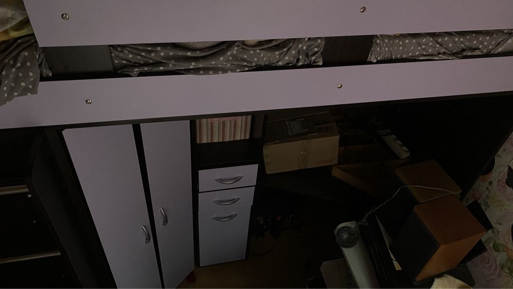 Ліжко чердак з гардеробом та робочим місцем