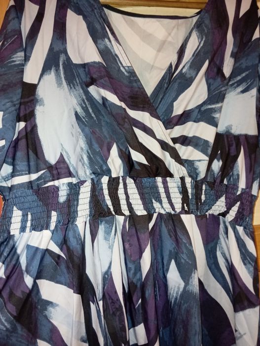 Przepiękna sukienka 130 biust