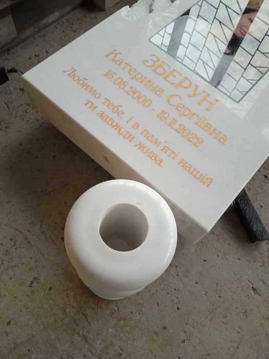 Пам’ятники з натурального каменю. Власне виробництво у Луцьку.