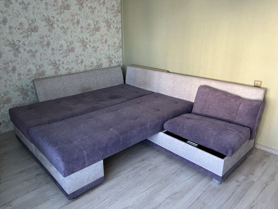 Кутовий розкладний диван