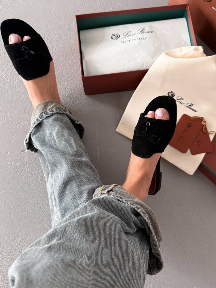 Klapki Loro Piana charms black