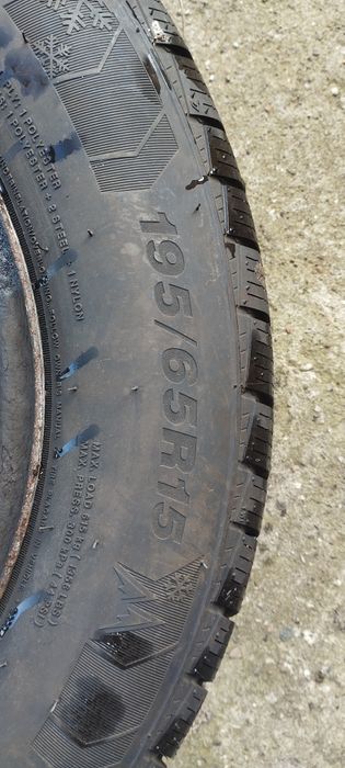 Koła zimowe Toyota Auris Yaris R 15 stan bardzo dobry 4 Sztuki