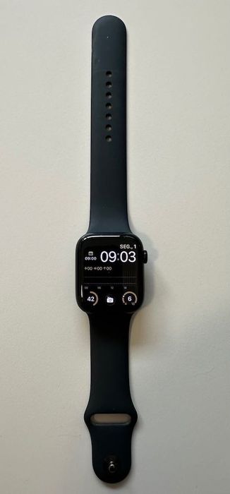 Apple Watch Series 7 45mm Midnight Black com bracelete desportiva
