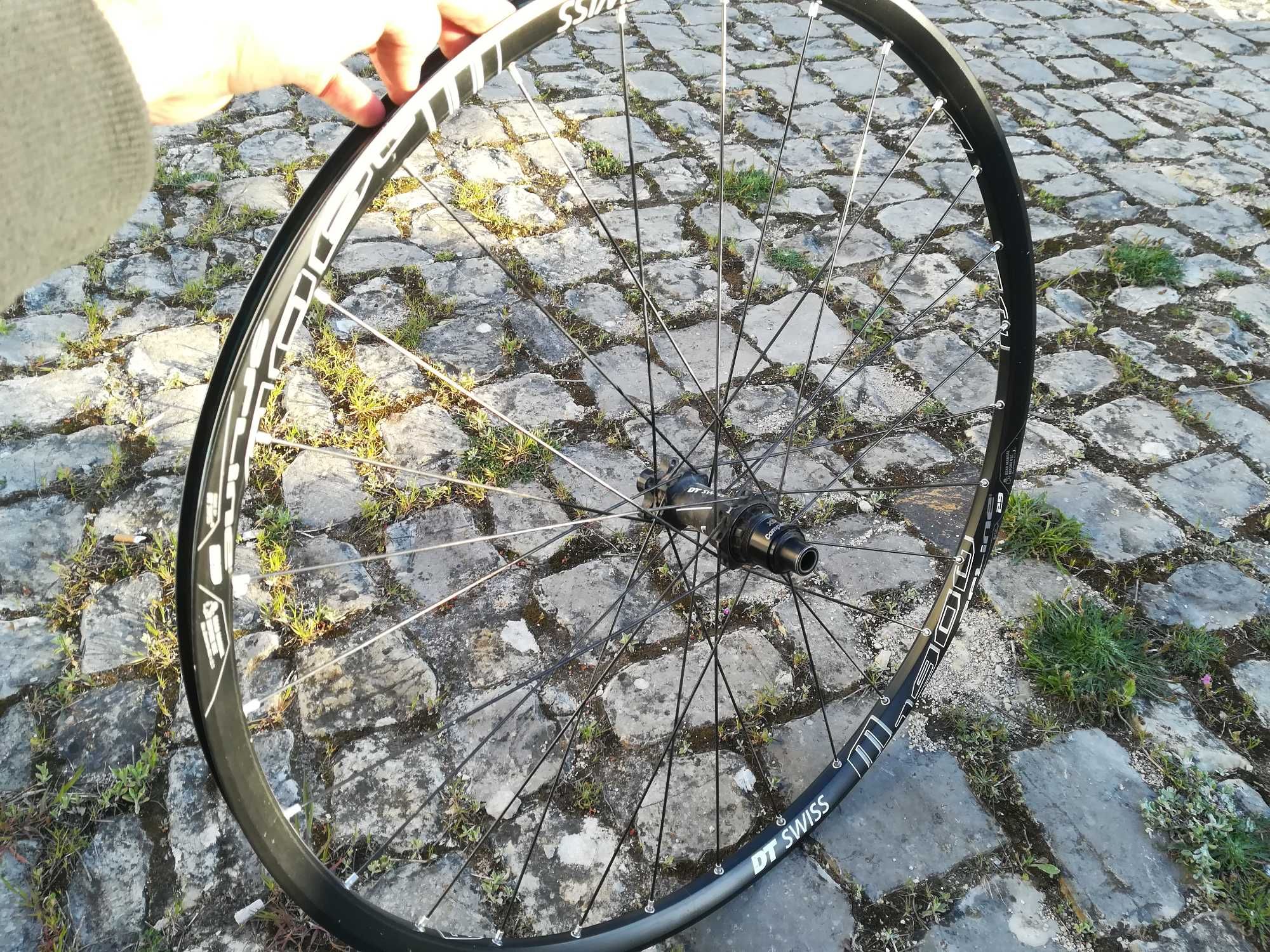 Diverso material bicicleta btt
