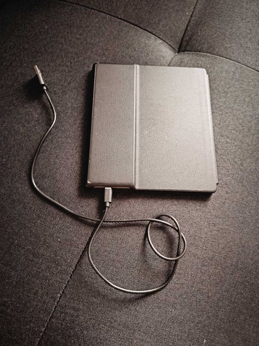 Amazon Kindle Oasis 10th Gen 32GB 7" Wi-Fi Waterproof / Usado