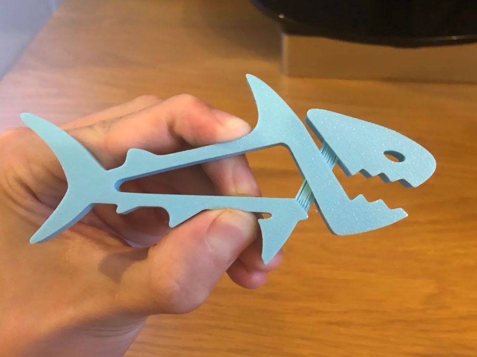 Divertido Prendedor Tubarão Faminto