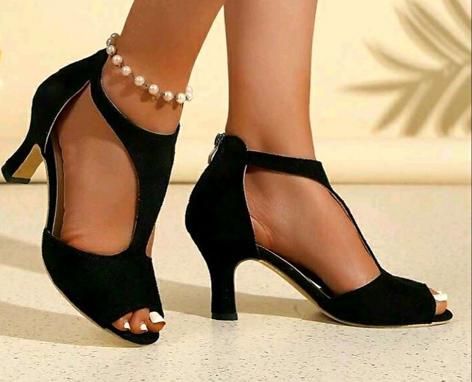 Sandálias vermelha ou  preta