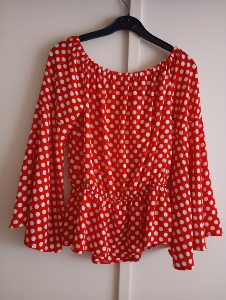 Blusa às bolinhas