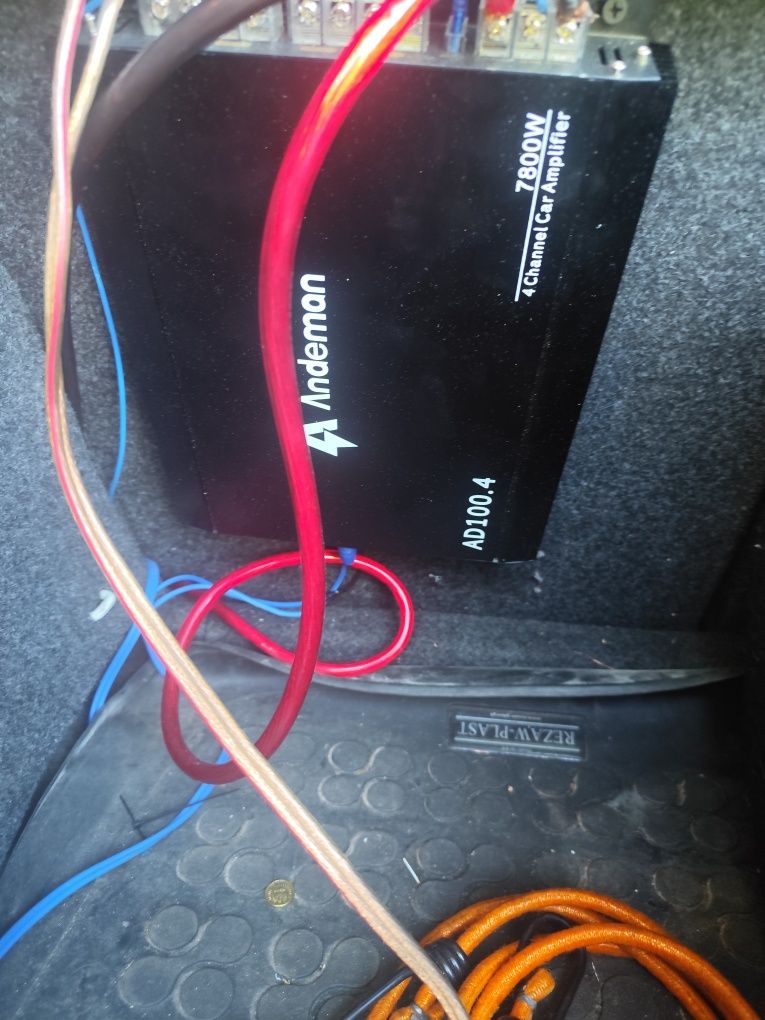 Sprzedam subwoofer marki JBL 1000w + wzmacniacz
