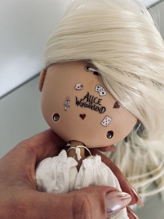Lalka Blythe Alicja w Krainie Czarów