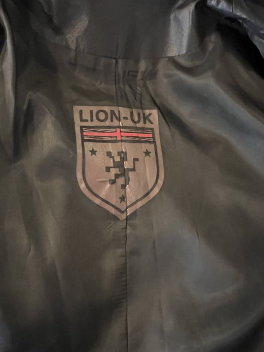 Blazer lion of porches