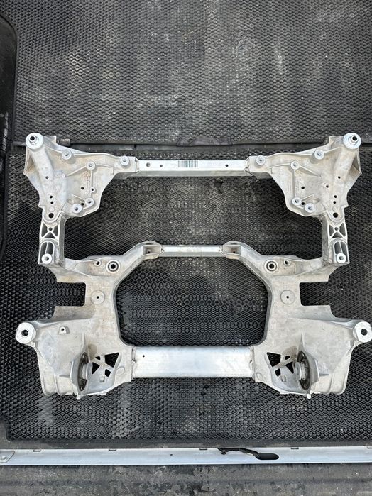 Передній підрамник bmw i7 g70 кузов