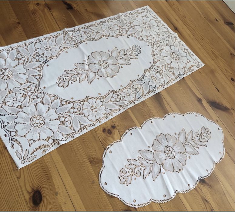 Dwa obrusy/ bieżniki