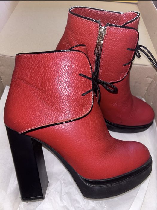 Червоні ботильйони