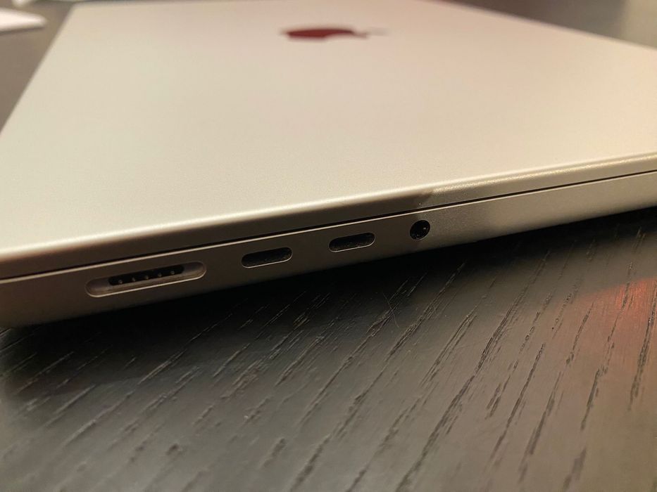 Macbook Pro 14’ M3 8GB/512GB