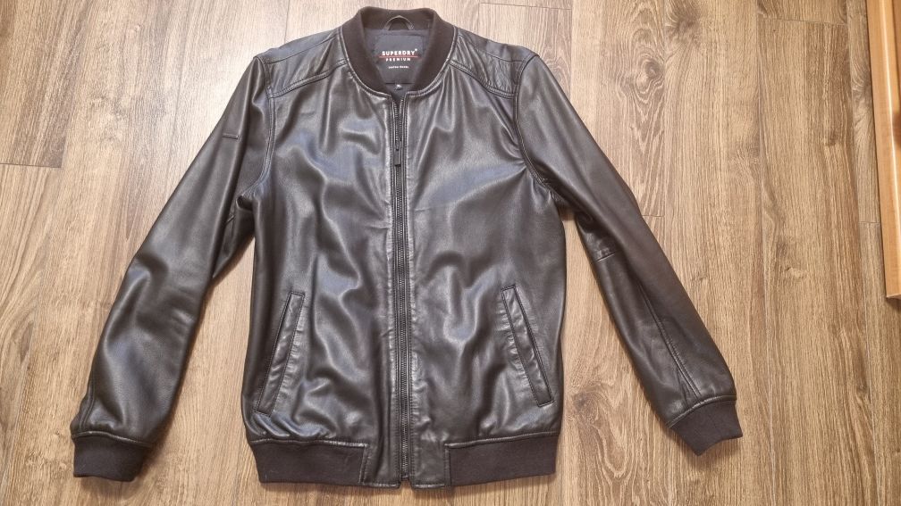 Продається стильна чоловіча шкіряна куртка Superdry Premium.
