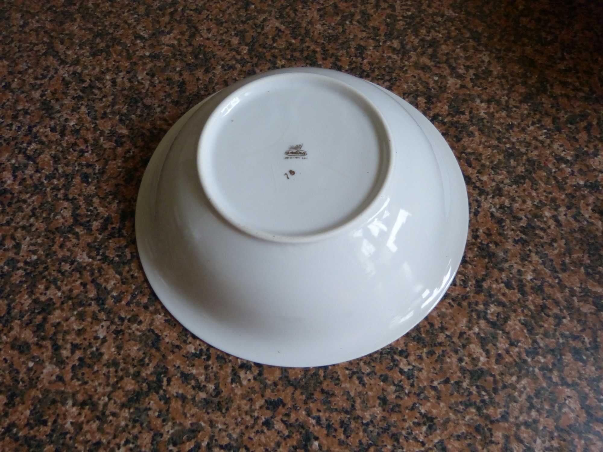 Miska z sygnaturą porcelany Karolina